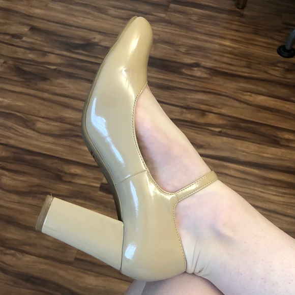 BRAND NEW Nude pumps with ankle strap - Picture 5 of 5